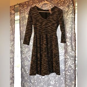 Alya size medium dress, good used condition